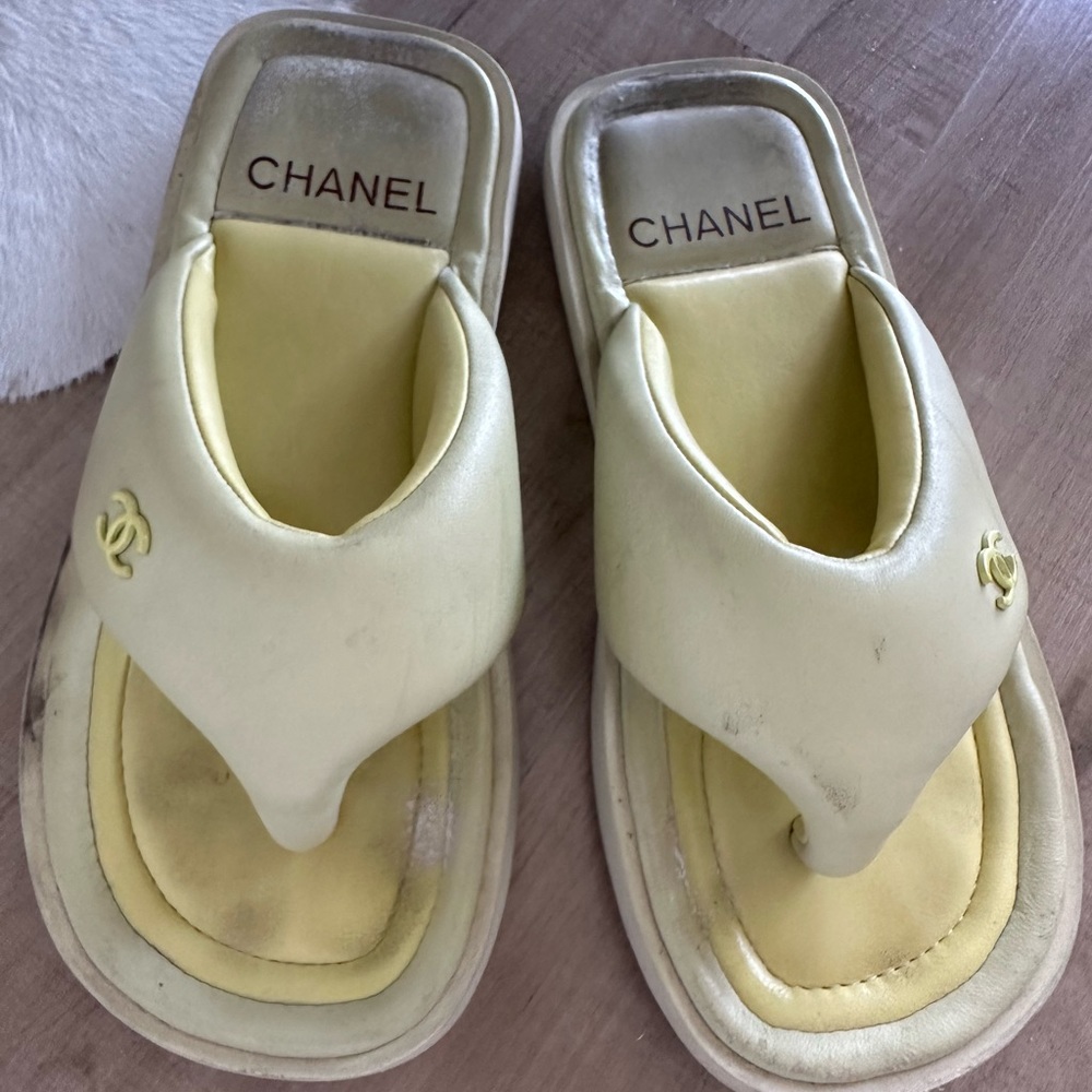 Chanel flip flops size 41! Fits US 10